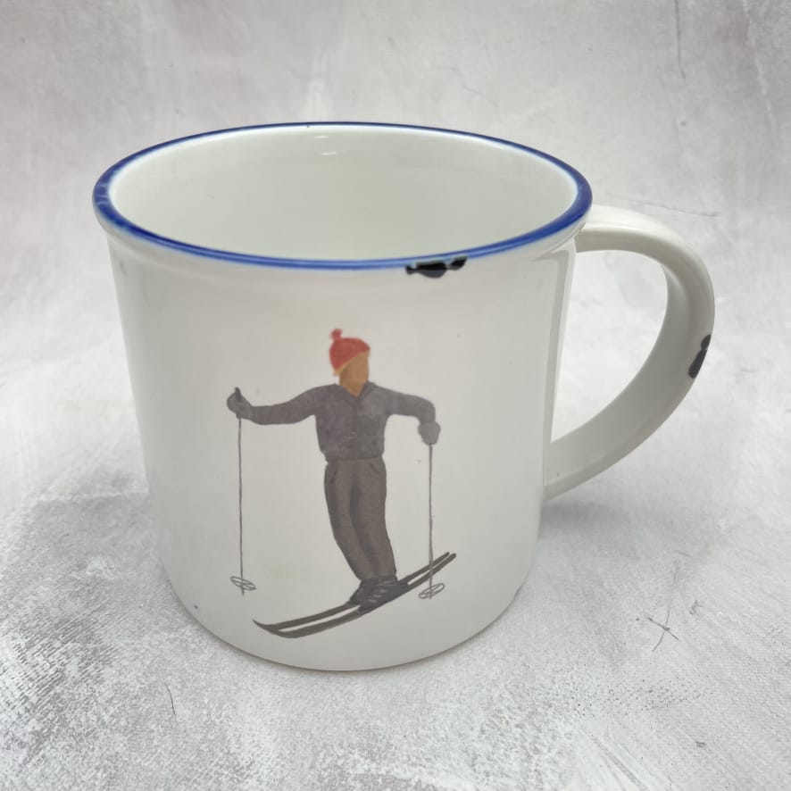 Keramiktasse mit einem Schifahrer mit roter Mütze, Wintertasse, großer Teebecher, vintage Look, Größe 1: 10x10cm