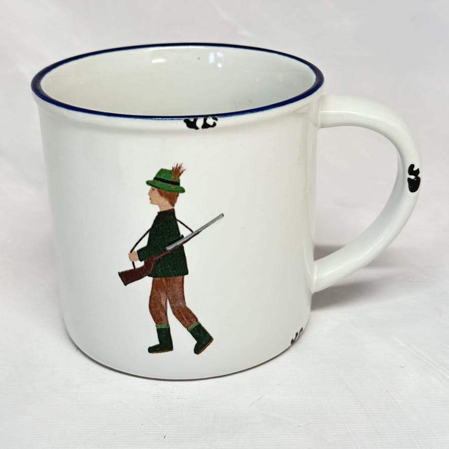Keramiktasse im Emaille- Look mit einm Jäger, vintage,  Größe 1: 0,46l