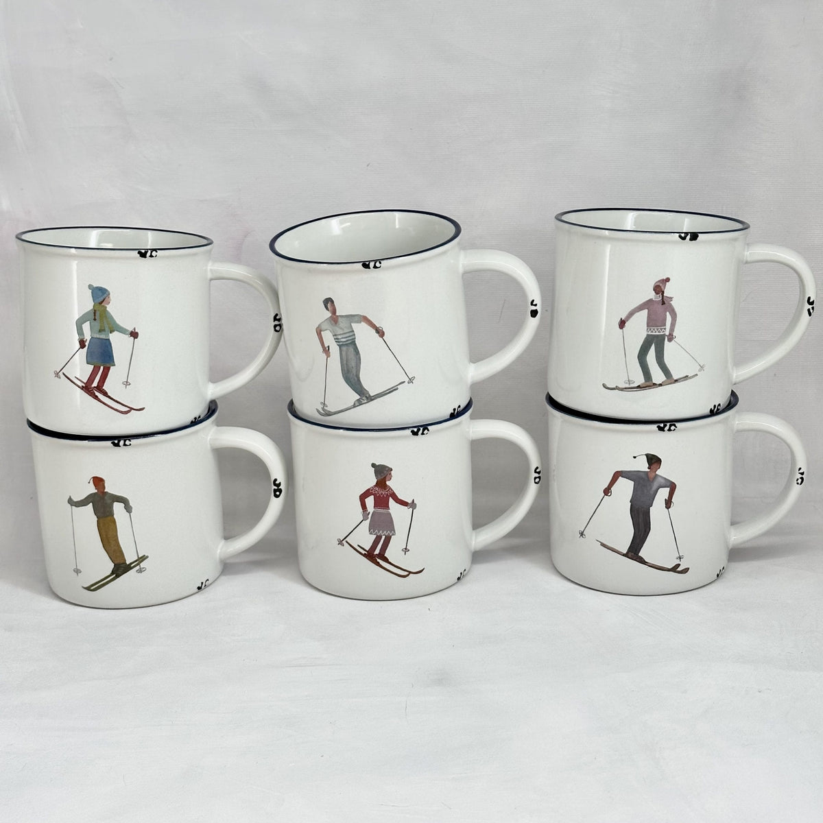 Set aus 6 Keramiktassen mit Schifahrern, Größe 1: 10x10cm