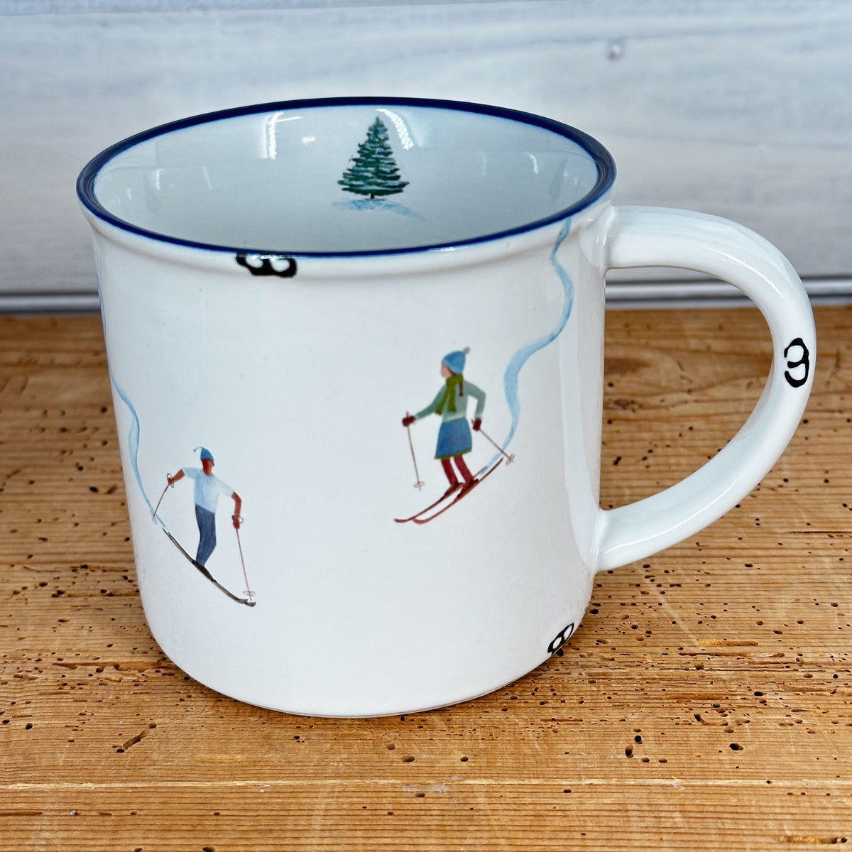 Keramiktasse mit Schifahrern und Wedelspuren,Größe 1: 10x10cm