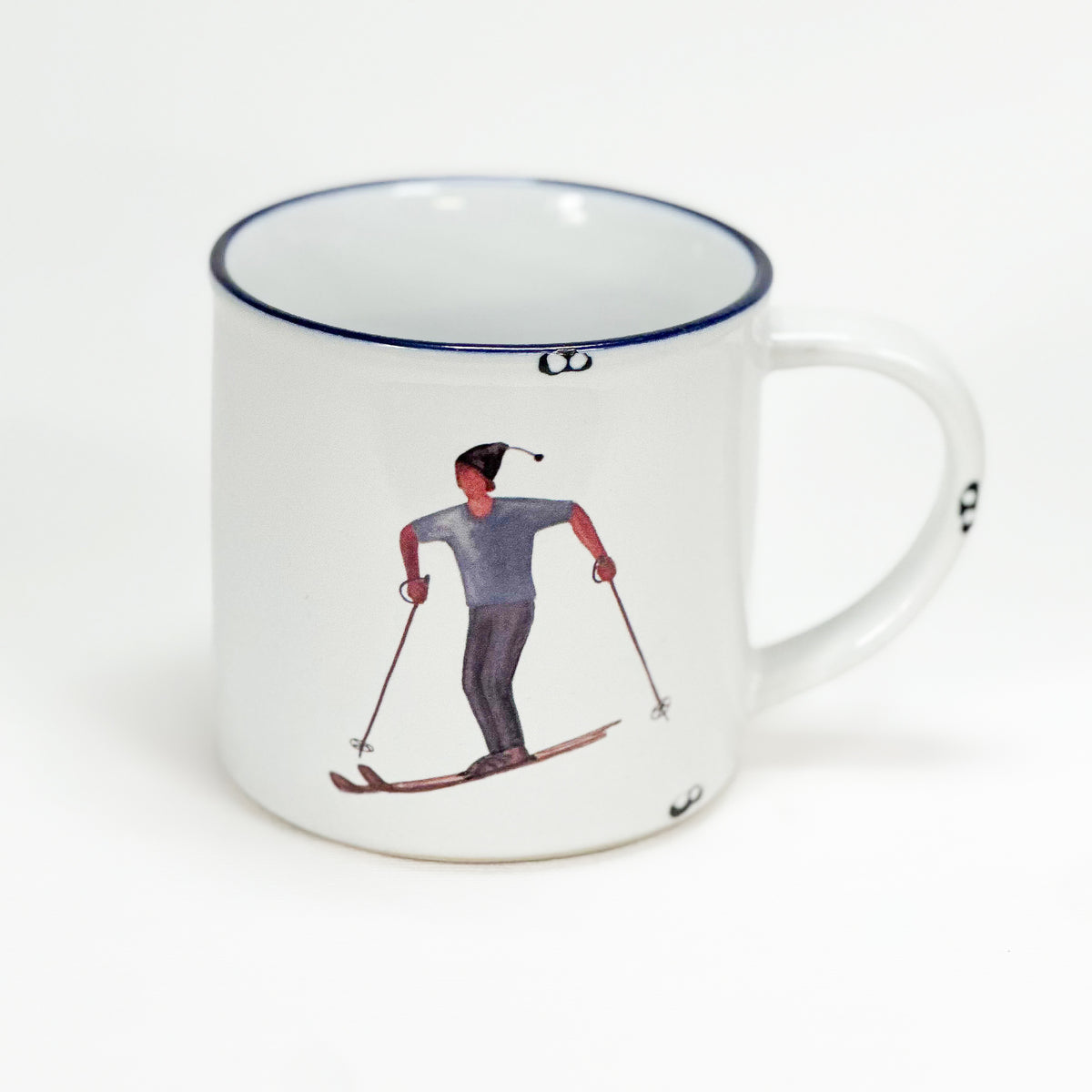 Vintage Keramiktasse im Emaille-look mit einem Skifahrer