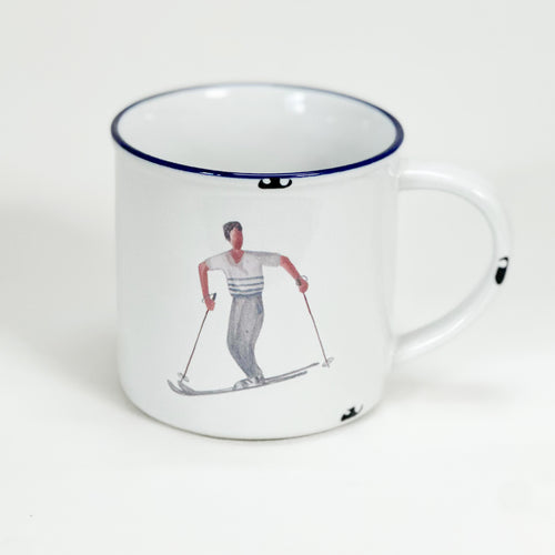 Vintage Keramiktasse im Emaille-look mit einem Skifahrer im Stil Alfons Walde