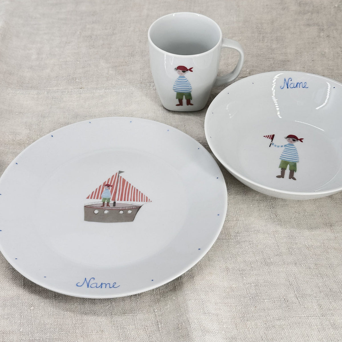 Produkt mit Kindergeskirr Pirat, Kindergeskirr Pirat, Produkt, Winterkollektion, Barbara's Porzellanwerkstatt