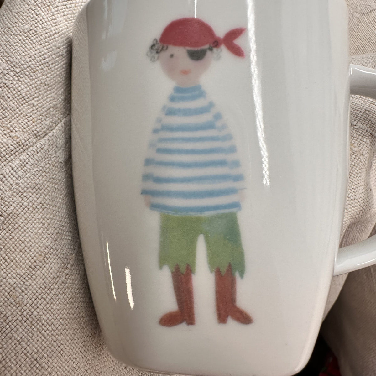 Produkt mit Kindergeskirr Pirat, Kindergeskirr Pirat, Produkt, Winterkollektion, Barbara's Porzellanwerkstatt