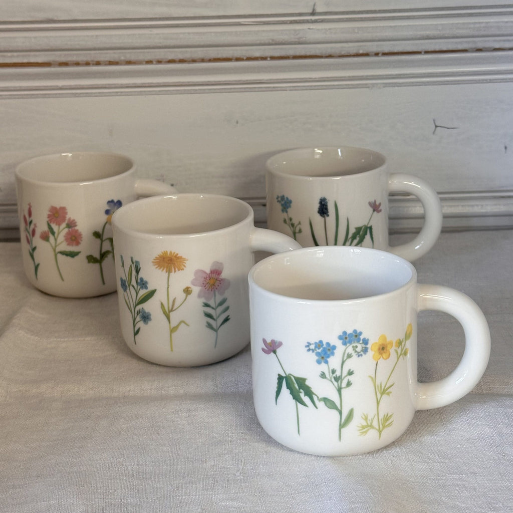 Set aus 4 Porzellantassen mit Blumen